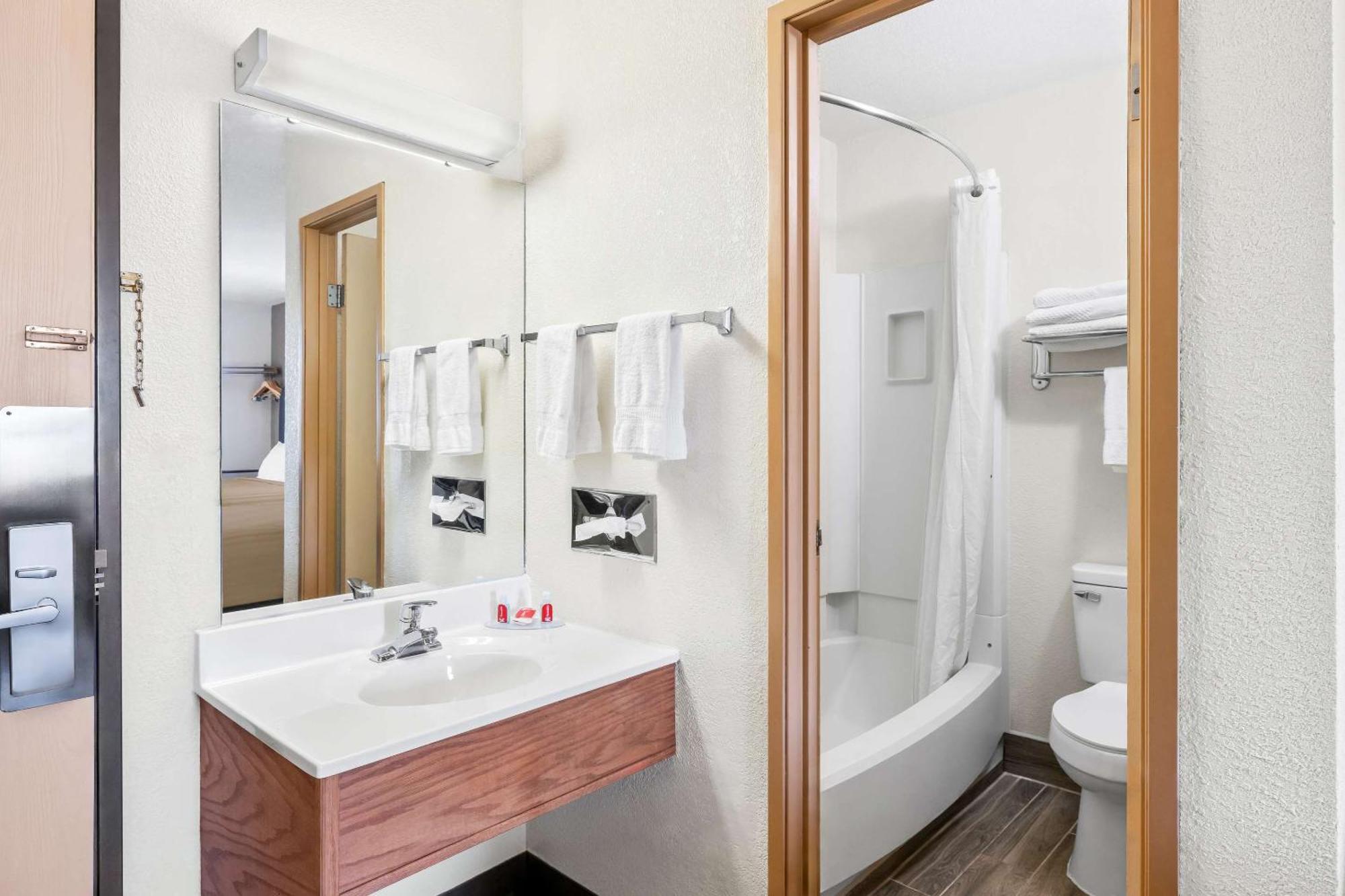Econo Lodge Emporia Ngoại thất bức ảnh